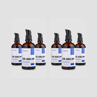 Sechs braune Flaschen mit schwarzer Pumpe mit der Aufschrift Premium Schwarzkümmelöl by Dr. Balwi Shop sind in zwei Reihen auf einem hellgrauen Hintergrund angeordnet und betonen den Nutzen für die Haarpflege und die Unterstützung bei der Reduzierung von Haarausfall.