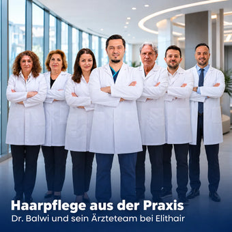 Sieben Mediziner in weißen Kitteln stehen mit verschränkten Armen in einer Reihe in einem hellen Flur, um für das Dr. Balwi Hair Boost Set zu werben.