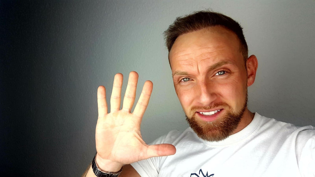 Richie im Interview zum Thema Ernährung, Haarpflege und Haarsysteme