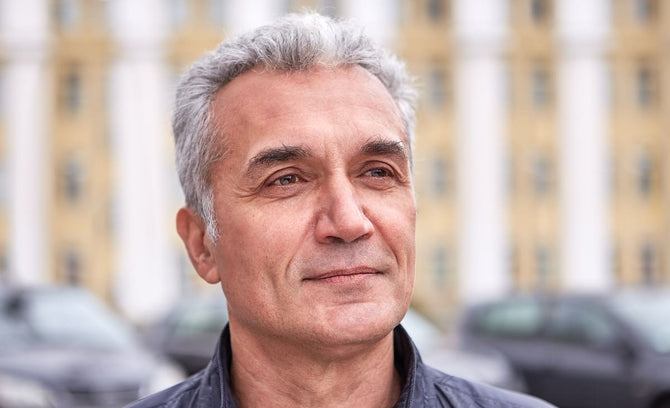 Gray hair - attractive or disturbing?