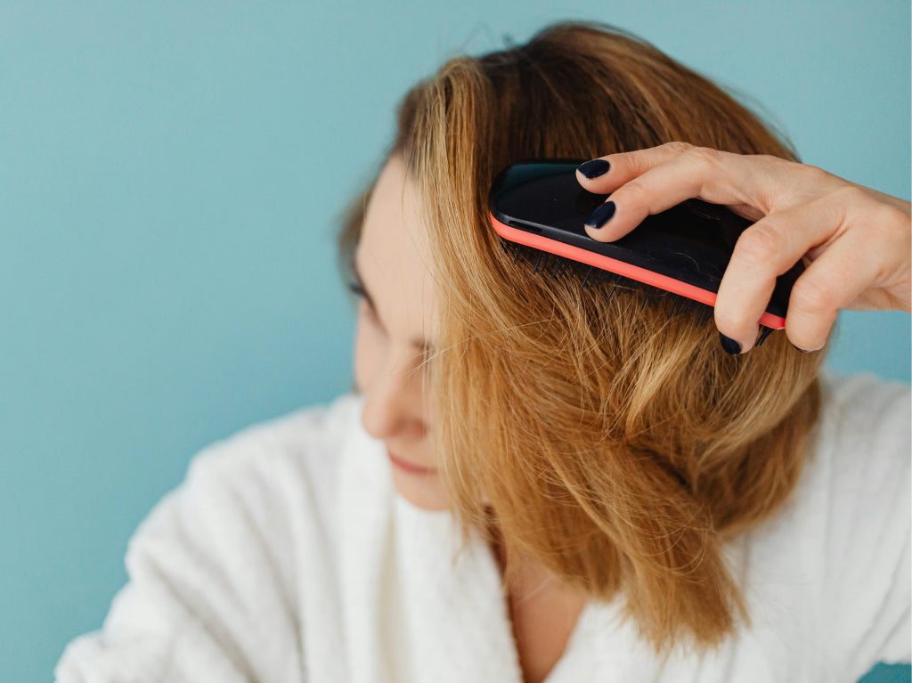 un effluvium télogène déclenche souvant une alopécie pouvant durer pendant plusieurs mois