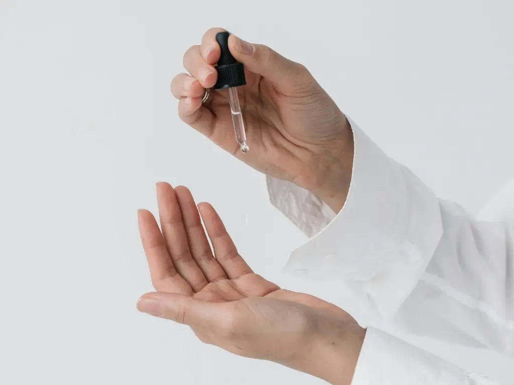 Le sérum capillaire permet de renforcer la densité de ses cheveux