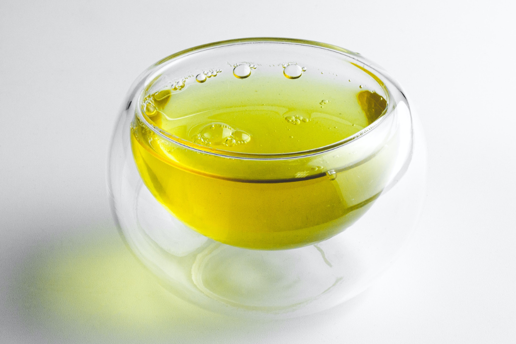 Dans vos placards, vous avez surement votre prochain capillaire : l'infusion au thé vert