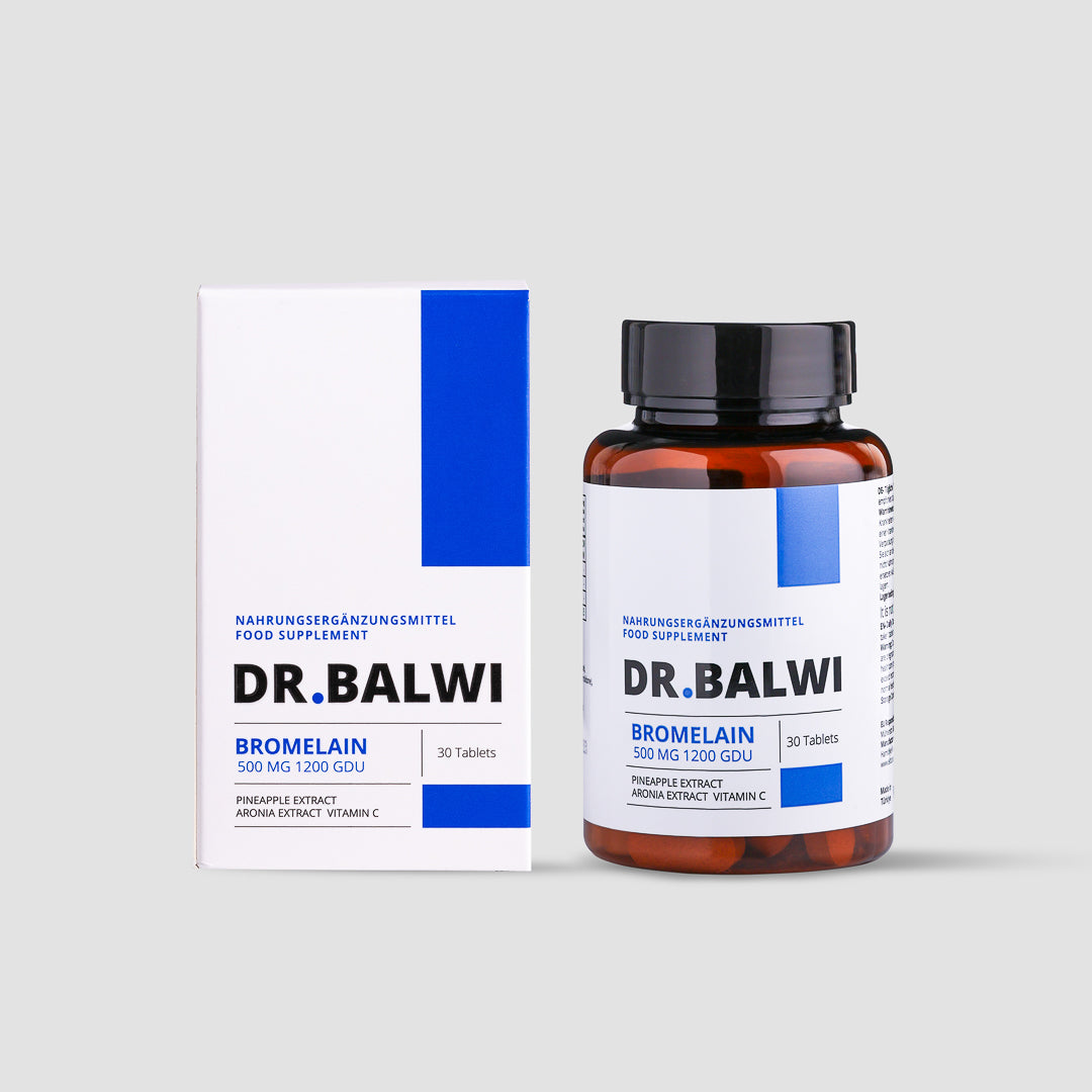 Eine braune Flasche und eine weiße Schachtel mit Dr. Balwi Shop Bromelain, beide in Blau und Schwarz beschriftet mit klaren Produktinformationen und Ananas Extrakt, das gegen Haarverlust helfen soll.