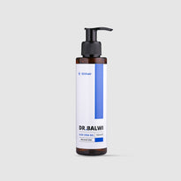 Eine braune Kunststoff-Pumpflasche mit einem weiß-blauen Etikett mit der Aufschrift Dr. Balwi 98% Aloe Vera 150ml aus dem Dr. Balwi Shop, ideal für Feuchtigkeitspflege Haar, ist vor einem schlichten hellgrauen Hintergrund abgebildet.