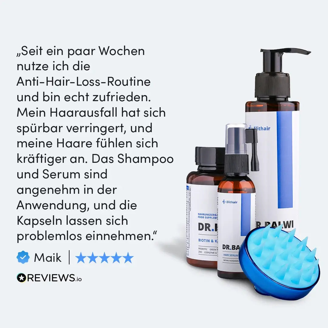 Deutscher Testbericht über die Anti-Haarausfall-Routine von Dr. Balwi Shop mit Shampoo, Serum, Kapseln und einer blauen Kopfhautbürste. Rezensent Maik gibt fünf Sterne für weniger Haarausfall und stärkeres Haar innerhalb weniger Wochen.