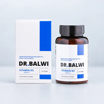 Eine Flasche Vitamin D 1000 IE neben ihrer weiß-blauen Produktverpackung.