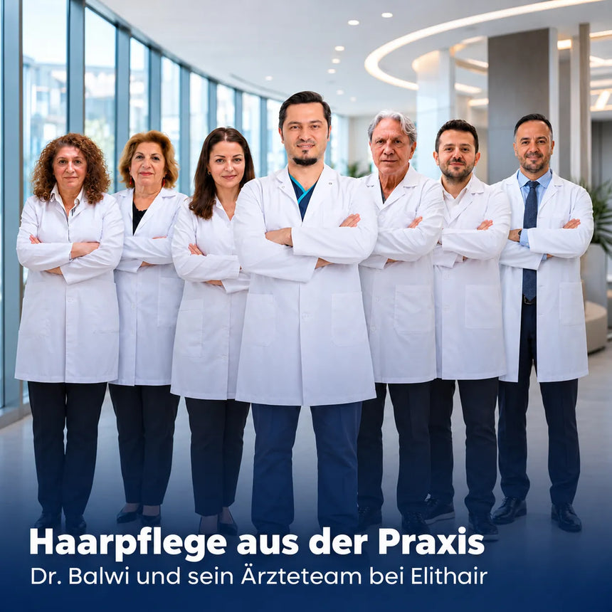 Sieben Mediziner in weißen Kitteln stehen mit verschränkten Armen in einer Reihe in einem hellen Flur, um für das Dr. Balwi Hair Boost Set zu werben.